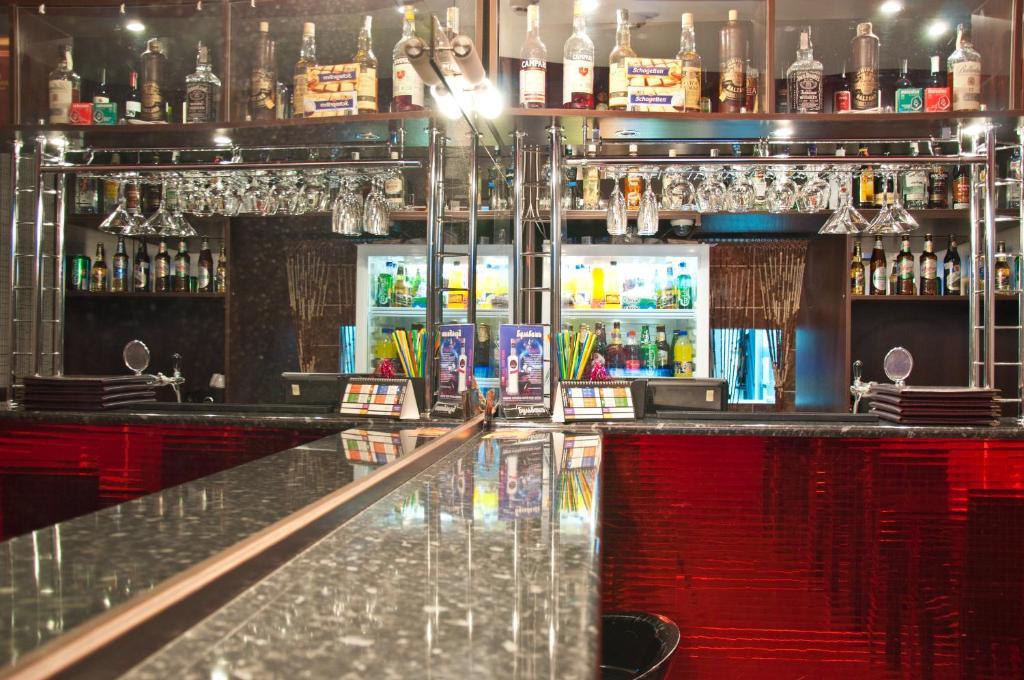 Avenue Hotel Zaslawye Exterior photo